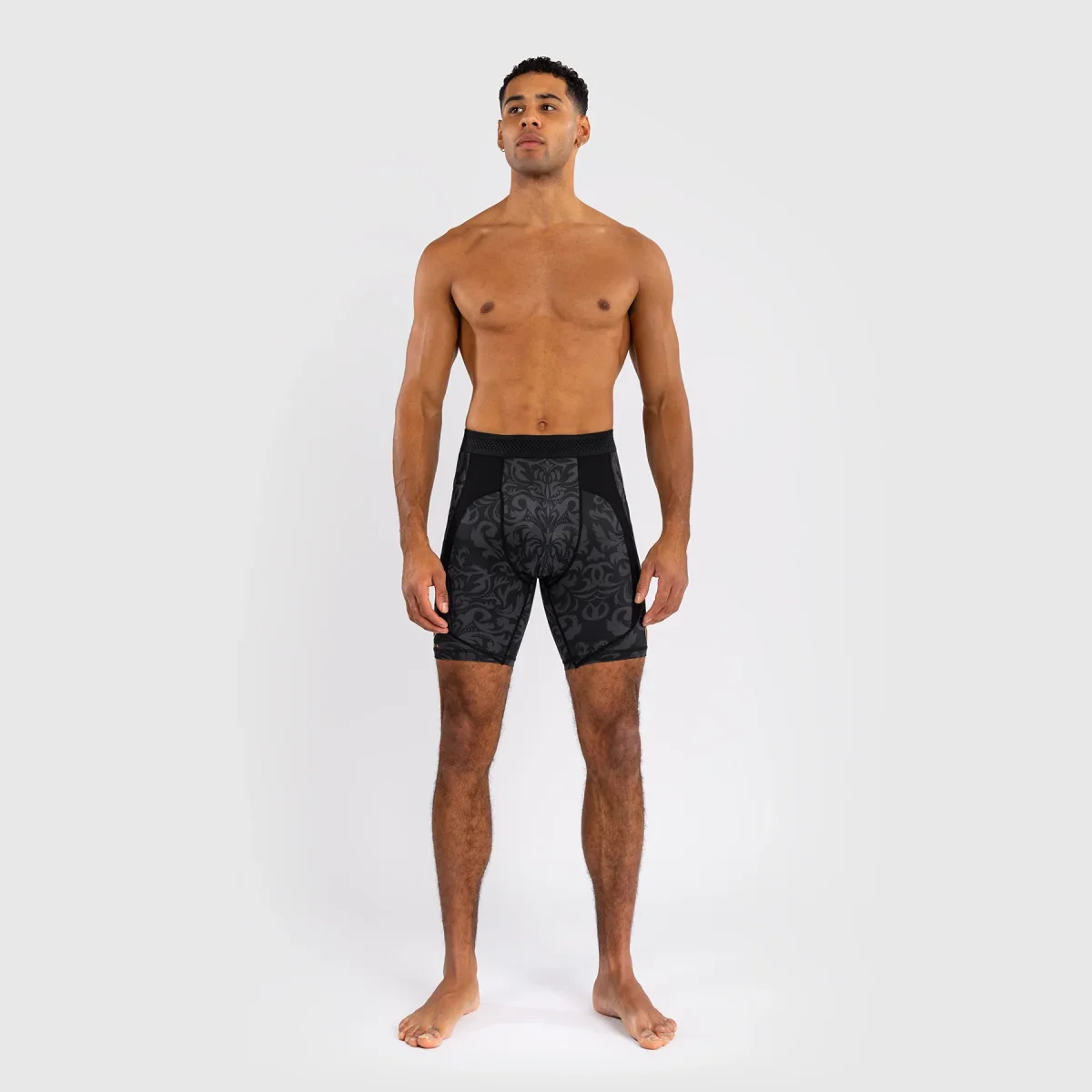 Shorts à compression Venum x Topuria Inégalé Noir – Image 2